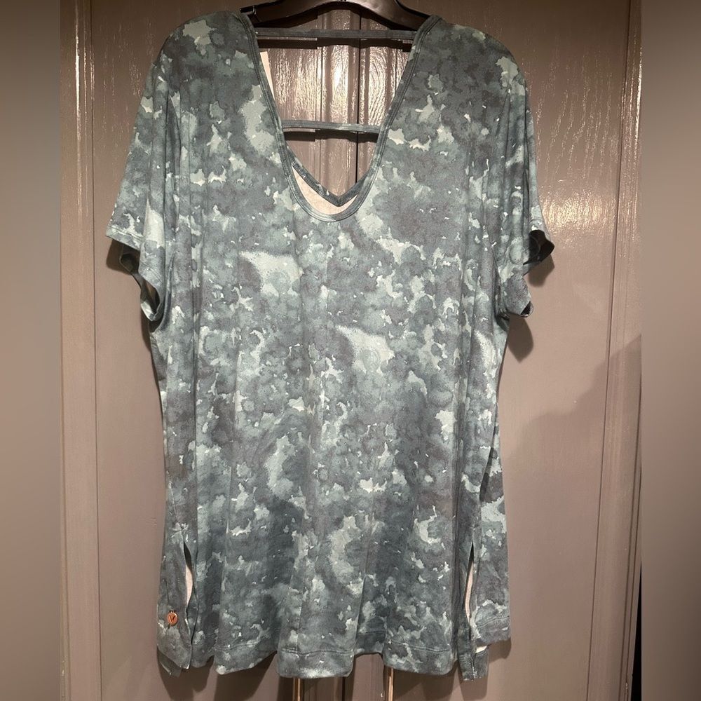 NWT Livi Active Top Green 18/20 - Picture 2 of 8